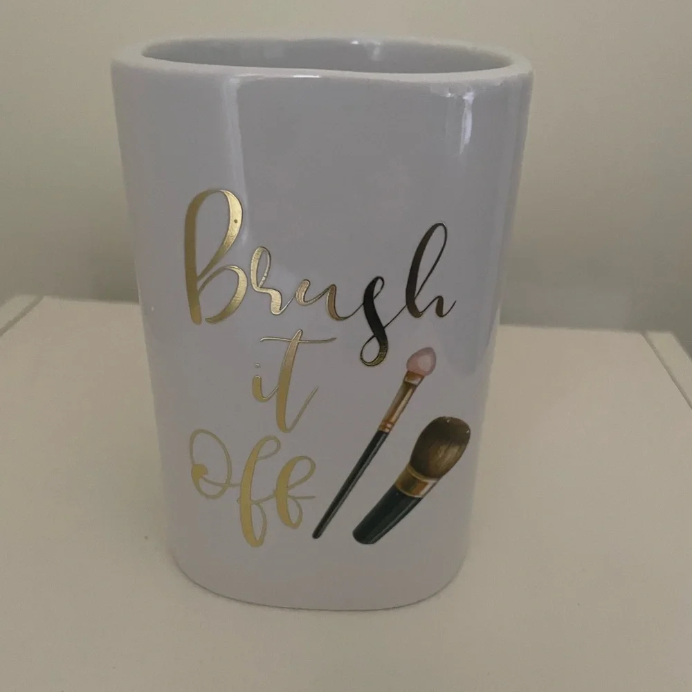 Brush it off makeup brush holder
